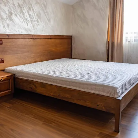 With A Mountain View * بانسكو